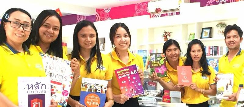 หอสมุดกลาง สำนักวิทยบริการฯ มรส. ส่งเจ้าหน้าที่คัดเลือกหนังสือ จากศูนย์เอกสารตำราเเละศูนย์หนังสือเครือข่ายจุฬา Sru Bookstore เพื่อให้นักศึกษาเเละผู้ใช้บริการห้องสมุดค้นคว้าความรู้ในศาสตร์ที่หลากหลายมากยิ่งขึ้น หอสมุดกลาง สำนักวิทยบริการฯ มรส. ส่งเจ้าหน้าที่คัดเลือกหนังสือ จากศูนย์เอกสารตำราเเละศูนย์หนังสือเครือข่ายจุฬา Sru Bookstore เพื่อให้นักศึกษาเเละผู้ใช้บริการห้องสมุดค้นคว้าความรู้ในศาสตร์ที่หลากหลายมากยิ่งขึ้น